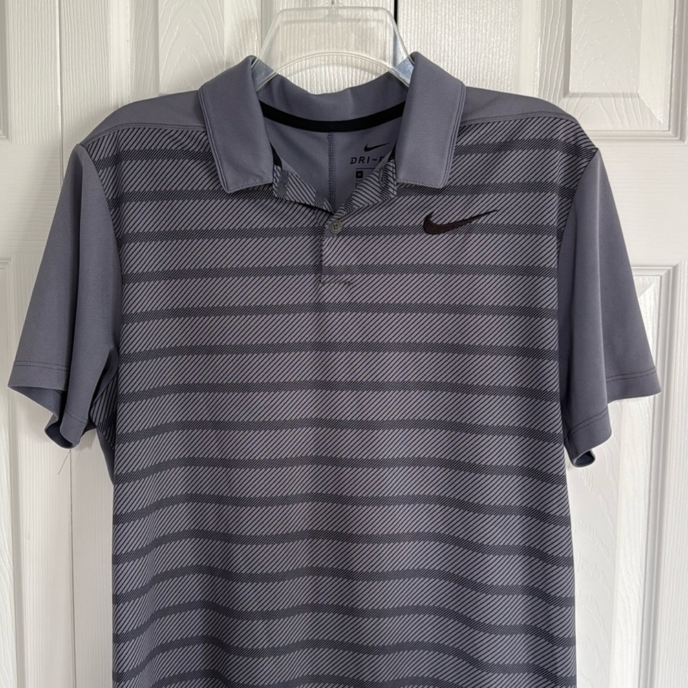 *Gently Worn* NIKE Dri-Fit Men's Gray / Black Golf / Polo Shirt - Size Medium